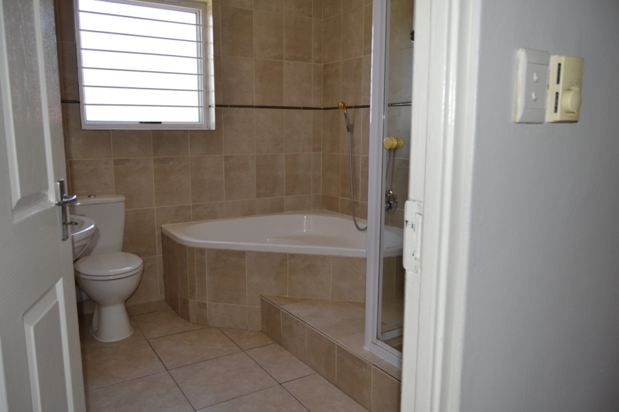 To Let 5 Bedroom Property for Rent in Heritage Park Western Cape